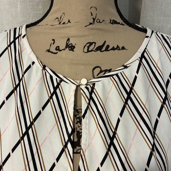 White House Black Market Geometric Blouse - Picture 2 of 7